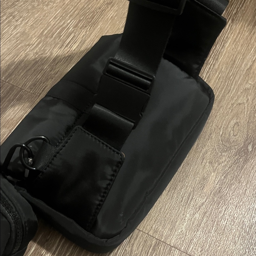 Wilo the Label Black Quilted Crossbody Waist Belt Bag with Adjustable Strap NWOT - Picture 6 of 8